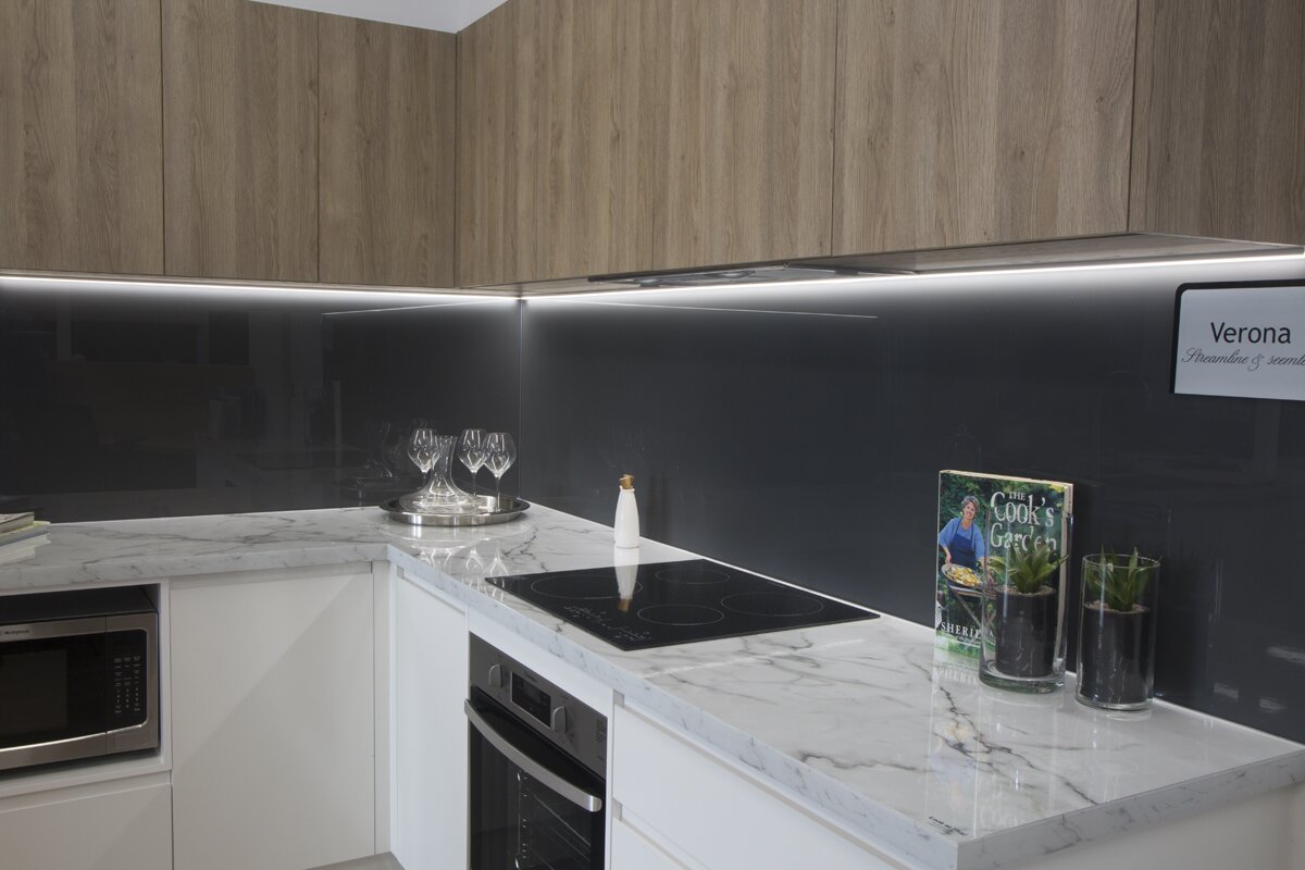 Modern Kitchen Marble Glass Splashbacks with wooden cabinet