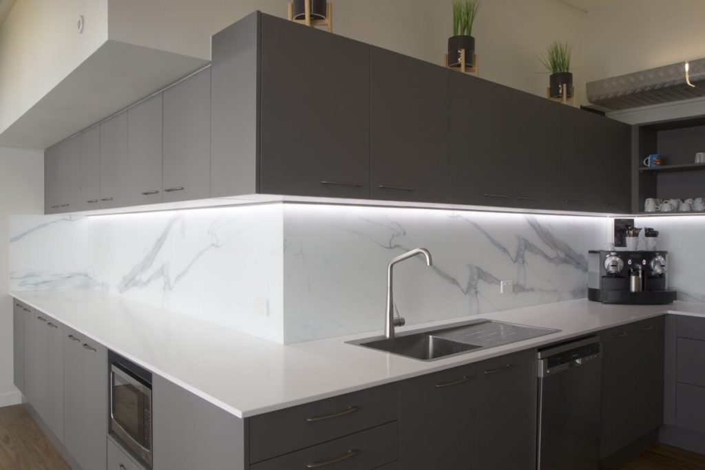 Image of a beautiful kitchen with glass splashbacks